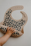Bavoir en silicone Léopard Sauvage Zakuw – bavoir bébé avec récupérateur