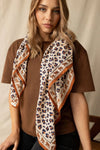 Foulard en coton Apaches Collections motif léopard camel et bleu – accessoire mode femme et enfant