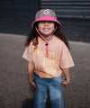 Bob enfant Léopard 7 Hello Hossy : chapeau tendance avec imprimé léopard et bord rose, idéal pour un look audacieux tout en protégeant du soleil avec style !