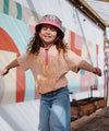Bob enfant Léopard 7 Hello Hossy : chapeau tendance avec imprimé léopard et bord rose, idéal pour un look audacieux tout en protégeant du soleil avec style !