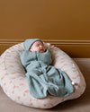 Bonnet de naissance Vert sauge Tante Reine pour nouveau-né