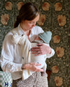 Bonnet de naissance Vert sauge Tante Reine pour nouveau-né