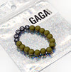 Bracelet Héros kaki pour enfant – perles mates vertes et lettres noires – Gaga