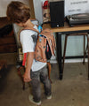 Cartable enfant Mascots Ride Hello Hossy marron avec motifs skate et surf pour enfants 2 à 5 ans