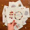 Carte Joyeux Anniversaire Papier Poetic avec couronne de fleurs colorées et illustration poétique