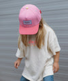 Casquette enfant et maman Mini Gummy Hello Hossy : coloris rose vif et détails ludiques, éco-responsable et tendance. Parfaite pour un look fun et assorti !