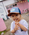 Casquette enfant Marine Hello Hossy : design moderne avec filet respirant, coloris bleu marine, gris et marron. Confortable et stylée, parfaite pour un look tendance !