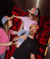 Casquette enfant Hello Hossy Mini Neo rose corail, jaune et filet bleu – casquette trucker enfant été tendance