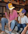 Casquette enfant Hello Hossy Mini Canyon orange et jaune avec filet violet – casquette trucker enfant été tendance