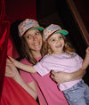 Casquette enfant Hello Hossy Springtime beige motif fleurs et visière orange – accessoire enfant été tendance