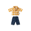 Maileg - Tenue Papa Souris : Chemise Vichy & Jean 🐭👖 | Habillez Papa Souris Maileg avec cette chemise vichy jaune à col classique, accompagnée d’un pantalon en jean miniature pour un look décontracté et intemporel. 🌻✨ Confectionnée avec soin, cette tenue apporte authenticité et réalisme à l’univers des souris Maileg. Un accessoire parfait pour enrichir un jeu d’imagination et compléter la collection Maileg des enfants. 