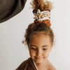 Chouchou en gaze de coton marron à imprimé léopard pour cheveux – Atelier Wagram.