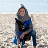 Enfant déguisé en chevalier Richard Labay – tunique bleue et cotte de mailles
