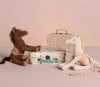 Licorne Maileg Médium en tissu beige avec corne dorée et selle brodée
