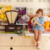 enfant jouant avec Peluche Rocket la souris Flipetz