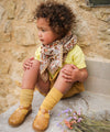 Foulard Daisy Bellemme – foulard en coton bio grand format, imprimé fleuri aux teintes automnales pour femme et enfant.