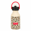 Gourde isotherme pour enfant - Modèle Léopard de Hello Hossy, capacité 350 ml, design tendance avec imprimé léopard sur fond beige. Fabriquée en acier inoxydable, équipée d’un bouchon anti-fuite noir avec anse rouge pour un transport facile. Maintient les boissons chaudes ou froides toute la journée.