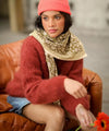 Foulard fleuri Anjali Kaki Bellemme porté par un enfant et un adulte – collection matchy matchy