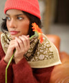 Foulard fleuri Anjali Kaki Bellemme porté par un enfant et un adulte – collection matchy matchy
