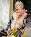 Foulard carré rouge et écru Damier Grenat Bellemme – motif damier chic