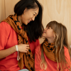 Foulard fond marron à cœurs noirs – Atelier Wagram – Ma Biche concept store