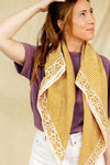 Petit foulard "Manika Mosaic Tobacco" de la marque Apaches Collections. Accessoire en coton doux avec un motif mosaïque géométrique et des bordures florales dans des tons tabac et beige. Idéal pour sublimer une tenue avec une touche bohème et chic, ce foulard peut se porter autour du cou, en bandeau ou en accessoire de sac.