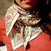 Grand foulard Rhapsodi Confetti Bellemme : accessoire bohème chic avec imprimé floral raffiné. Parfait pour apporter une touche élégante et colorée à votre tenue.