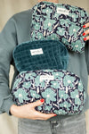 Trousse de toilette en velours gris bleu Apaches Collections – format familial