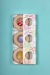 Hochet sensoriel donut aubergine Petit Boum en bois – jouet d’éveil bébé Montessori
