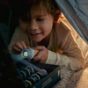 Coffret "Lampe à Histoires Forest Friends" de Little Dutch – Une boîte magique comprenant une lampe à projeter avec plusieurs disques illustrés, permettant de raconter des histoires enchantées aux enfants. Idéal pour stimuler l’imagination et créer un rituel du coucher apaisant.