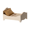 Lit en bois off-white Maileg avec matelas et oreiller – mobilier maison de poupée