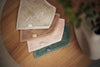 Lot de 2 bavoirs bandana en éponge, couleur nougat, marque Jollein.