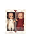 Lot de 2 poupées Bobo & Bobbie en tenues tricot avec tétines – Konges Sløjd