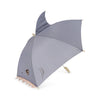 Parapluie enfant requin bleu Konges Sløjd avec aileron et dents décoratives