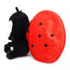 Peluche Transformable Coccinelle Noire & Blanche dans sa Tomate - Les Déglingos 🎁 | Découvrez cette peluche 3 en 1 originale : une tomate en peluche zippée qui cache une adorable coccinelle noire et blanche toute douce, pouvant se déplier en coussin moelleux. Un compagnon parfait pour les enfants, idéal pour jouer, voyager et se réconforter avec douceur.
