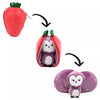 Peluche Transformable Chouette Violette dans sa Fraise - Les Déglingos 🎁 | Découvrez cette peluche 3 en 1 originale : une fraise en peluche zippée qui révèle une adorable chouette violette toute douce, pouvant se déplier en coussin moelleux. Idéale pour les enfants, cette peluche interactive est parfaite pour les câlins, les voyages et les moments de réconfort.