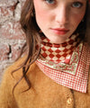 Foulard carré rouge et écru Damier Grenat Bellemme – motif damier chic