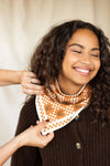 Grand foulard Latika Tigro Rust Apaches Collections - Accessoire mode iconique pour femme et enfant