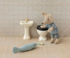 Petit lavabo en métal crème avec robinet doré pour maison de poupée Maileg