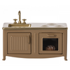 Petit meuble de cuisine beige foncé pour souris Maileg.