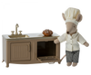 Petit meuble de cuisine beige foncé pour souris Maileg.