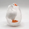 Savon œuf transparent artisanal avec figurine d’oie – Édition spéciale Pâques par Ludi Soap. Ce savon unique en forme d'œuf contient une adorable oie blanche avec son bec et ses pattes orange, capturée dans une base translucide. Un cadeau de Pâques ludique et original pour enfants et amateurs de savons artisanaux.
