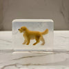 Savon transparent artisanal "Chien" par Ludi Soap. Ce savon ludique contient une figurine de chien miniature à l’intérieur, rendant l’heure du bain amusante pour les enfants. Fabriqué à partir d’ingrédients doux, il convient aux peaux sensibles. Idéal comme idée cadeau originale pour les amoureux des animaux.