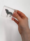 Savon transparent artisanal "Loup" par Ludi Soap. Ce savon unique contient une figurine de loup miniature capturée dans une barre de savon cristalline, parfaite pour rendre le bain ludique et attractif. Conçu avec des ingrédients doux et adaptés aux peaux sensibles, ce savon est idéal pour les enfants et les amoureux de la nature. Cadeau original et éducatif.