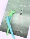 stylo crocodile vert, Yuko. 