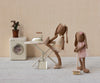 Table à repasser miniature Maileg avec housse fleurie et fer à repasser – accessoire maison de poupée