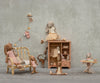 Table à repasser miniature Maileg avec housse fleurie et fer à repasser – accessoire maison de poupée