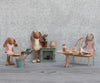 Table ovale en bois miniature Maileg pour maison de poupée