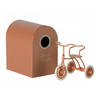 11-4105-00-Tricycle dans son abri - Corail - Maileg